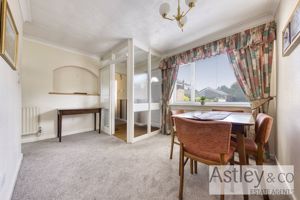 dining - click for photo gallery